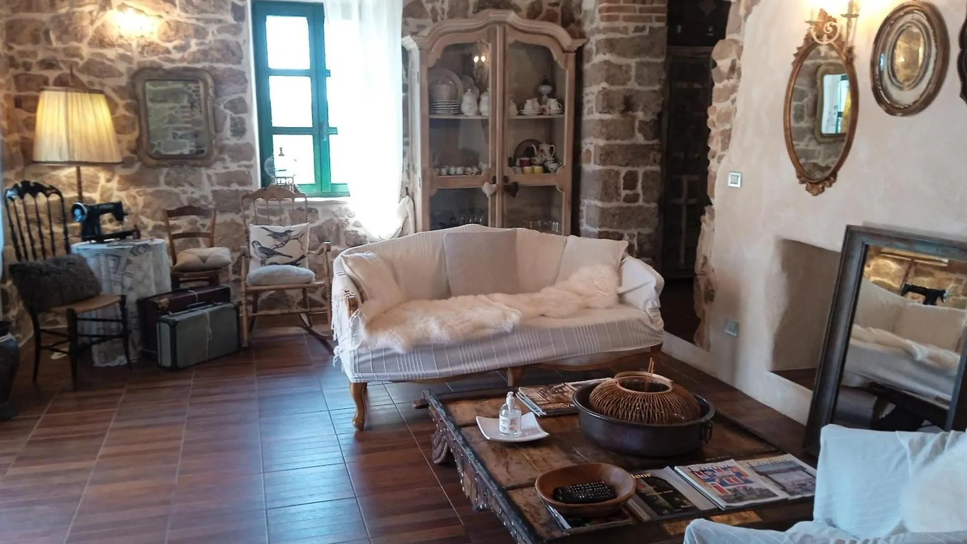 Villa In Campagna Con Piscina Privata Uri 0*,