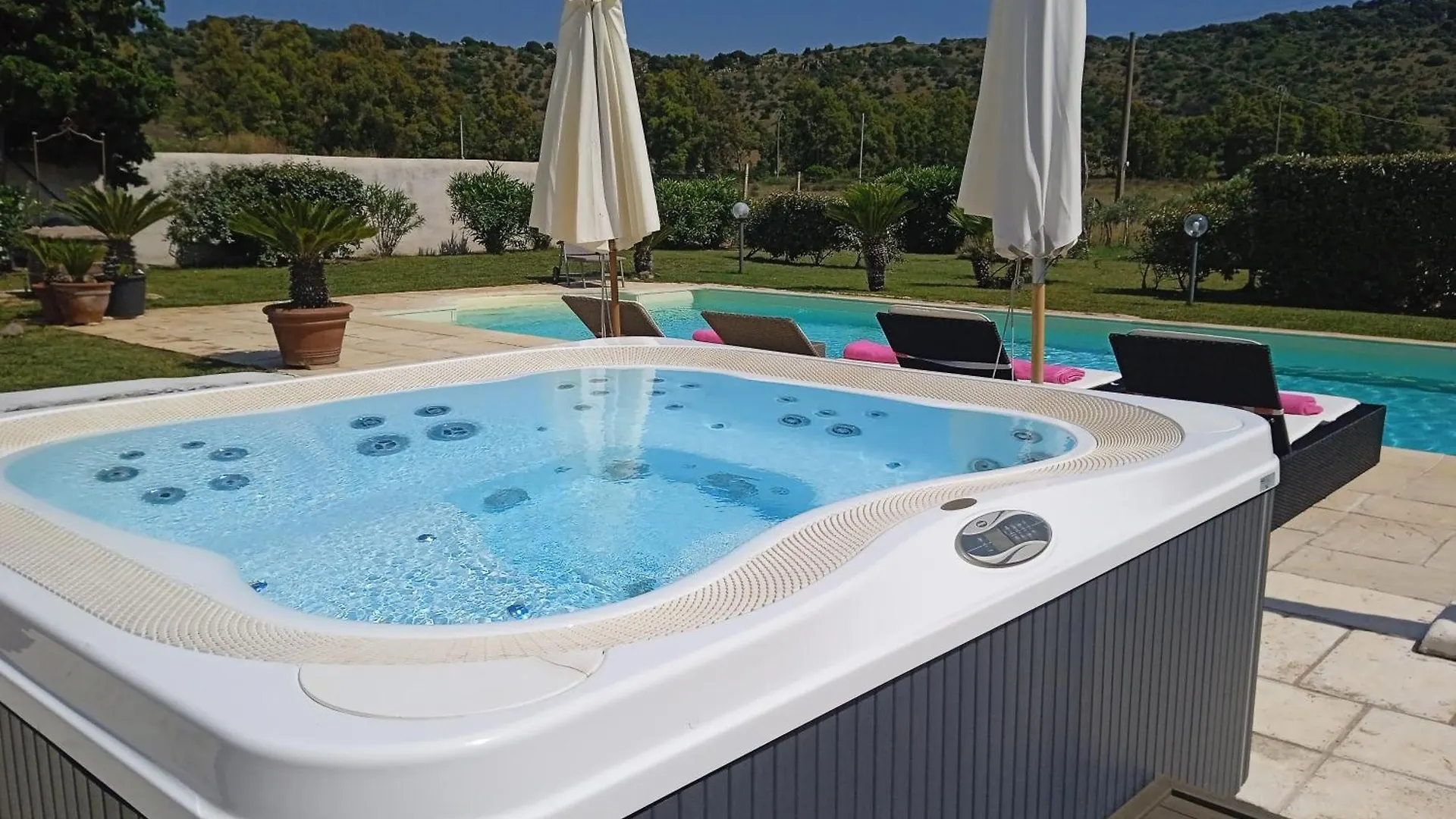 Villa In Campagna Con Piscina Privata Uri
