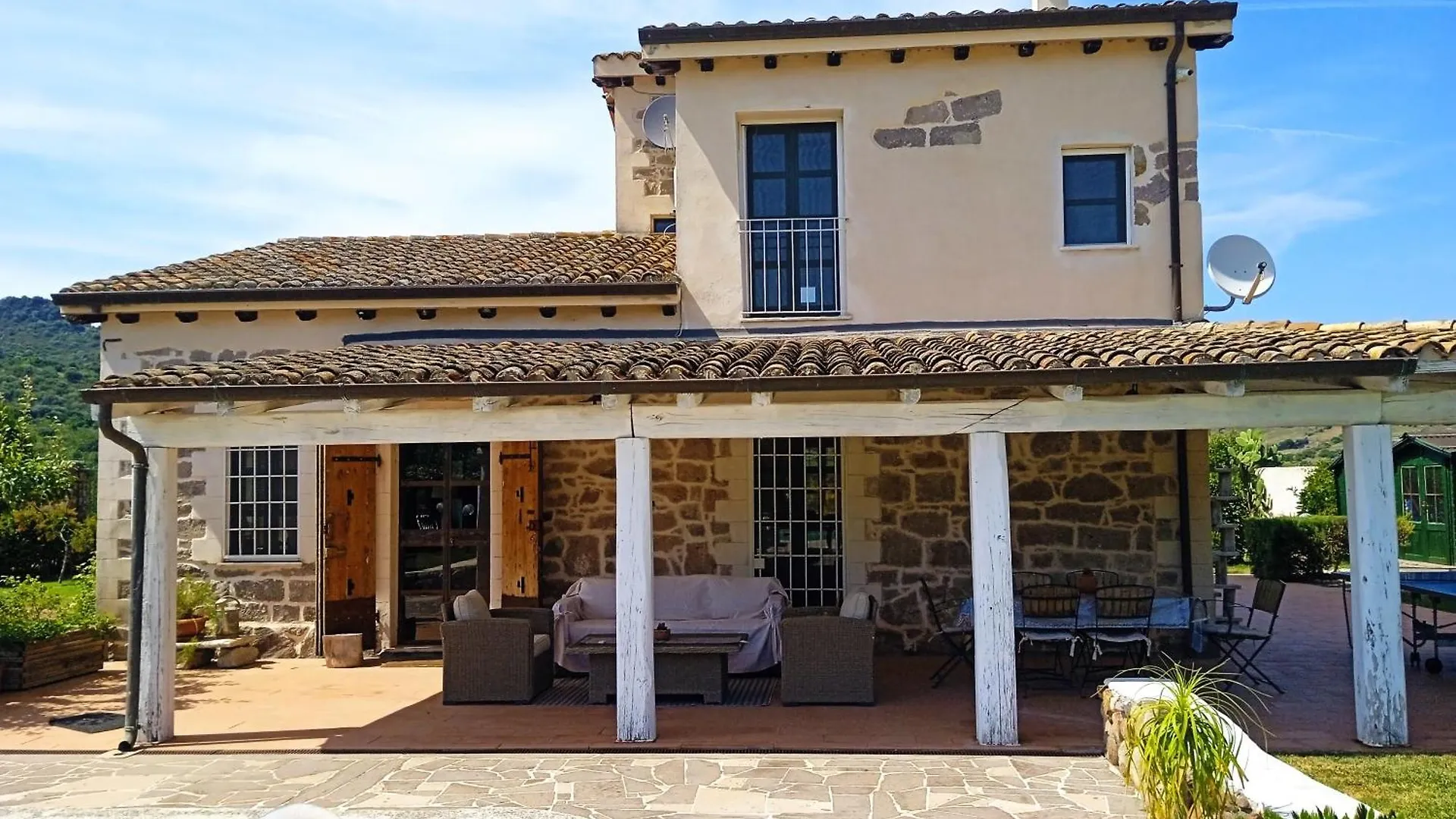 Villa In Campagna Con Piscina Privata Uri