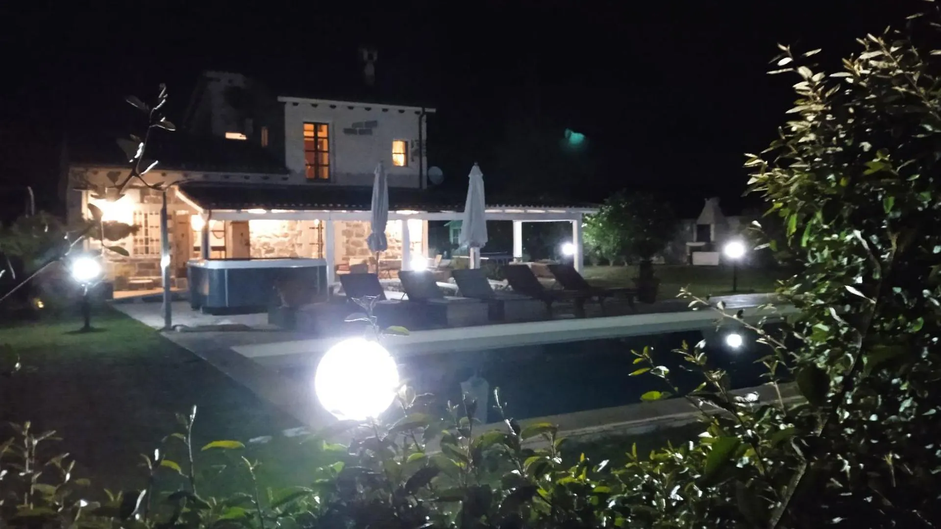 Villa In Campagna Con Piscina Privata Uri 0*,  Itálie