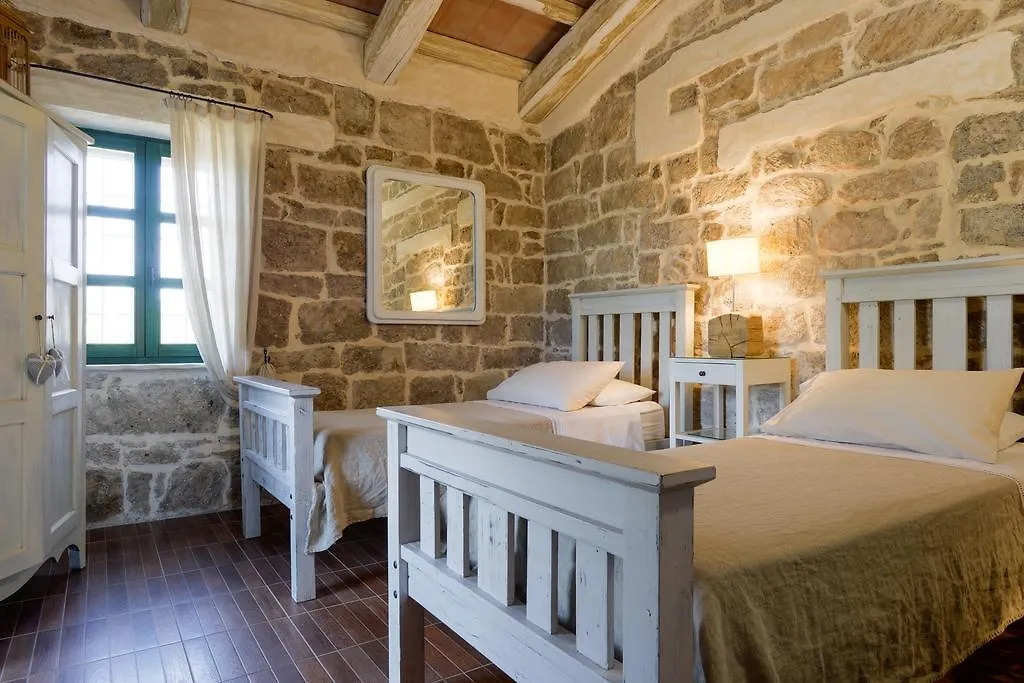 Villa In Campagna Con Piscina Privata Uri